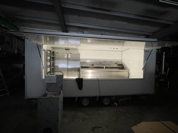 Nieuw foodtruck + 5 pans perfecta ( voor grote evenementen)