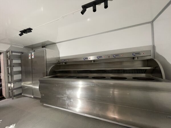 Nieuw foodtruck + 5 pans perfecta ( voor grote evenementen)