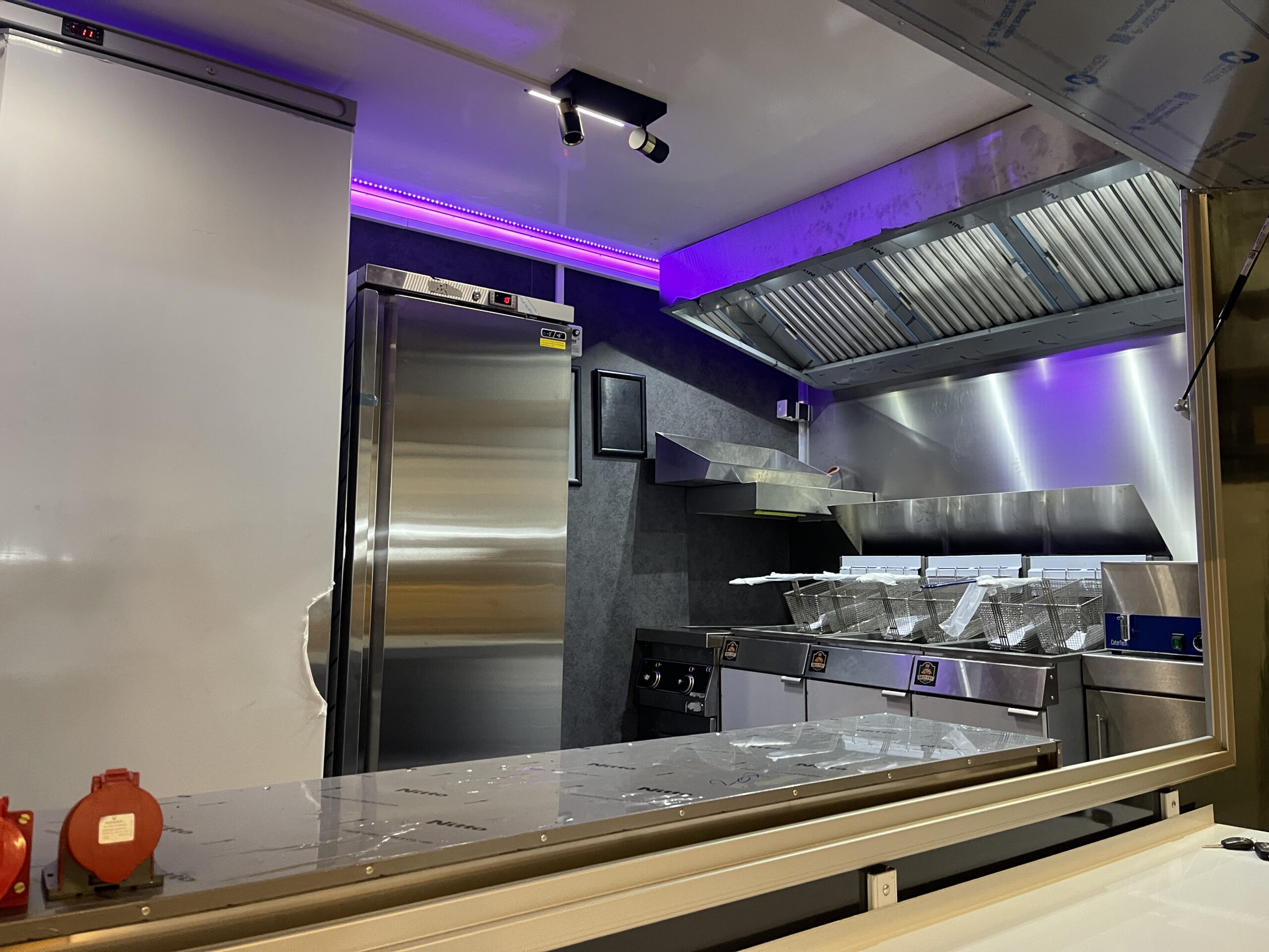 foodtruck frietwagen Renault Master 2022