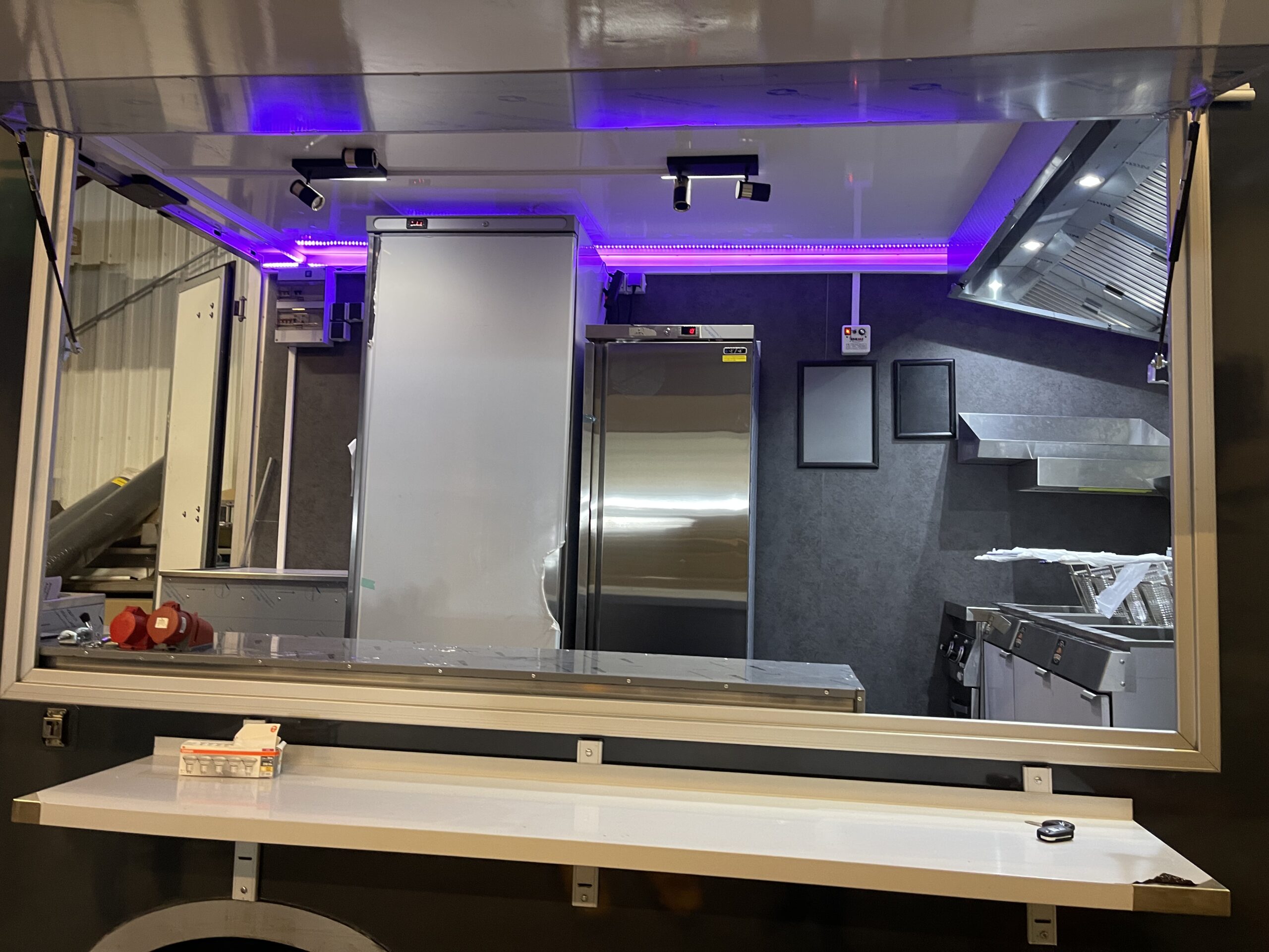 foodtruck frietwagen Renault Master 2022