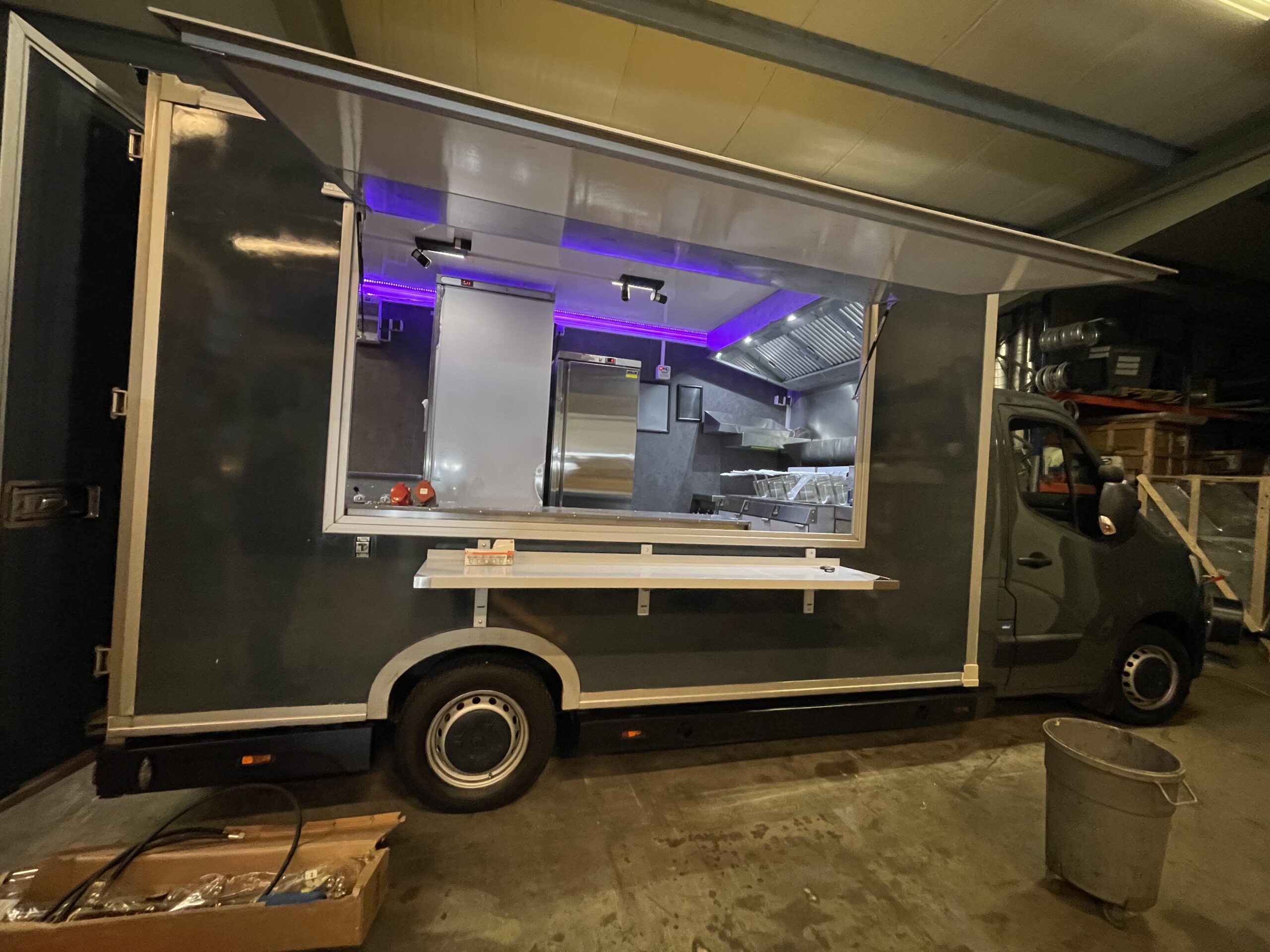 foodtruck frietwagen Renault Master 2022