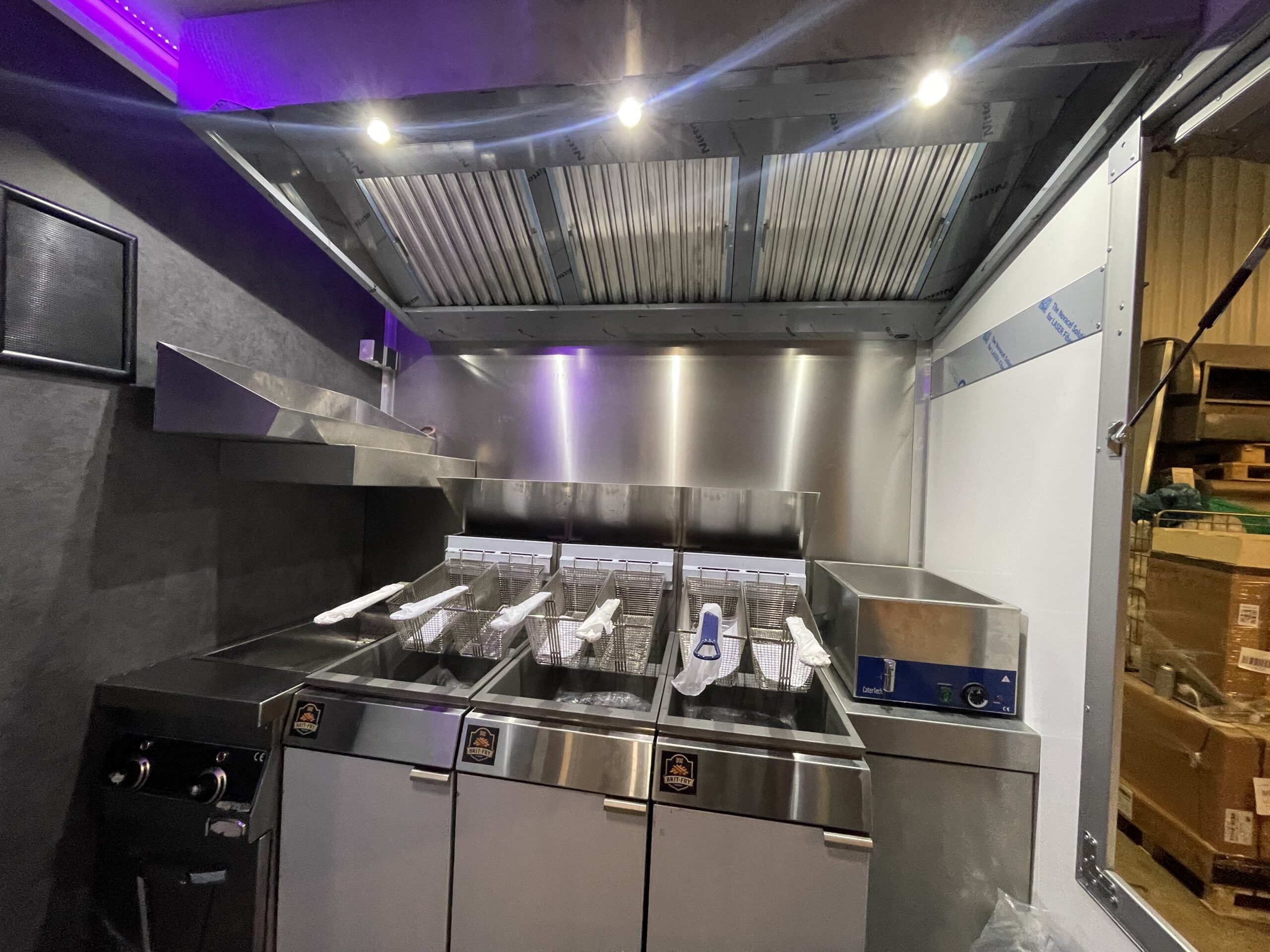 foodtruck frietwagen Renault Master 2022