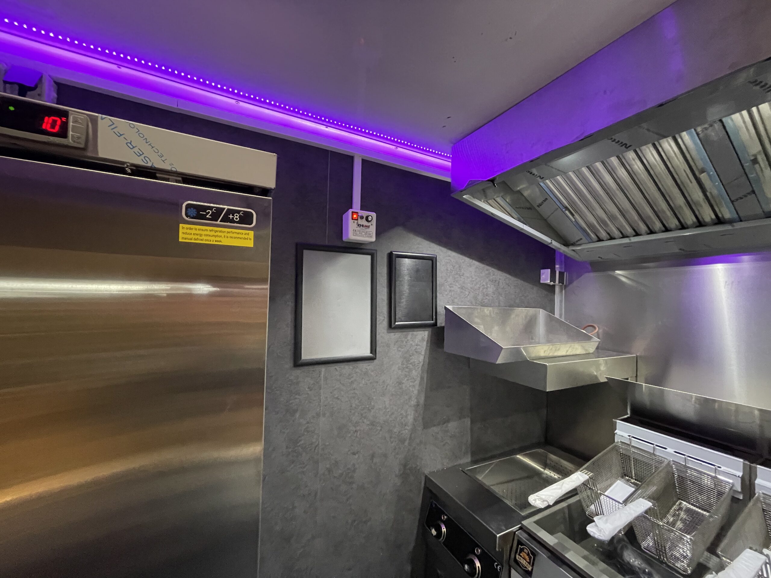 foodtruck frietwagen Renault Master 2022