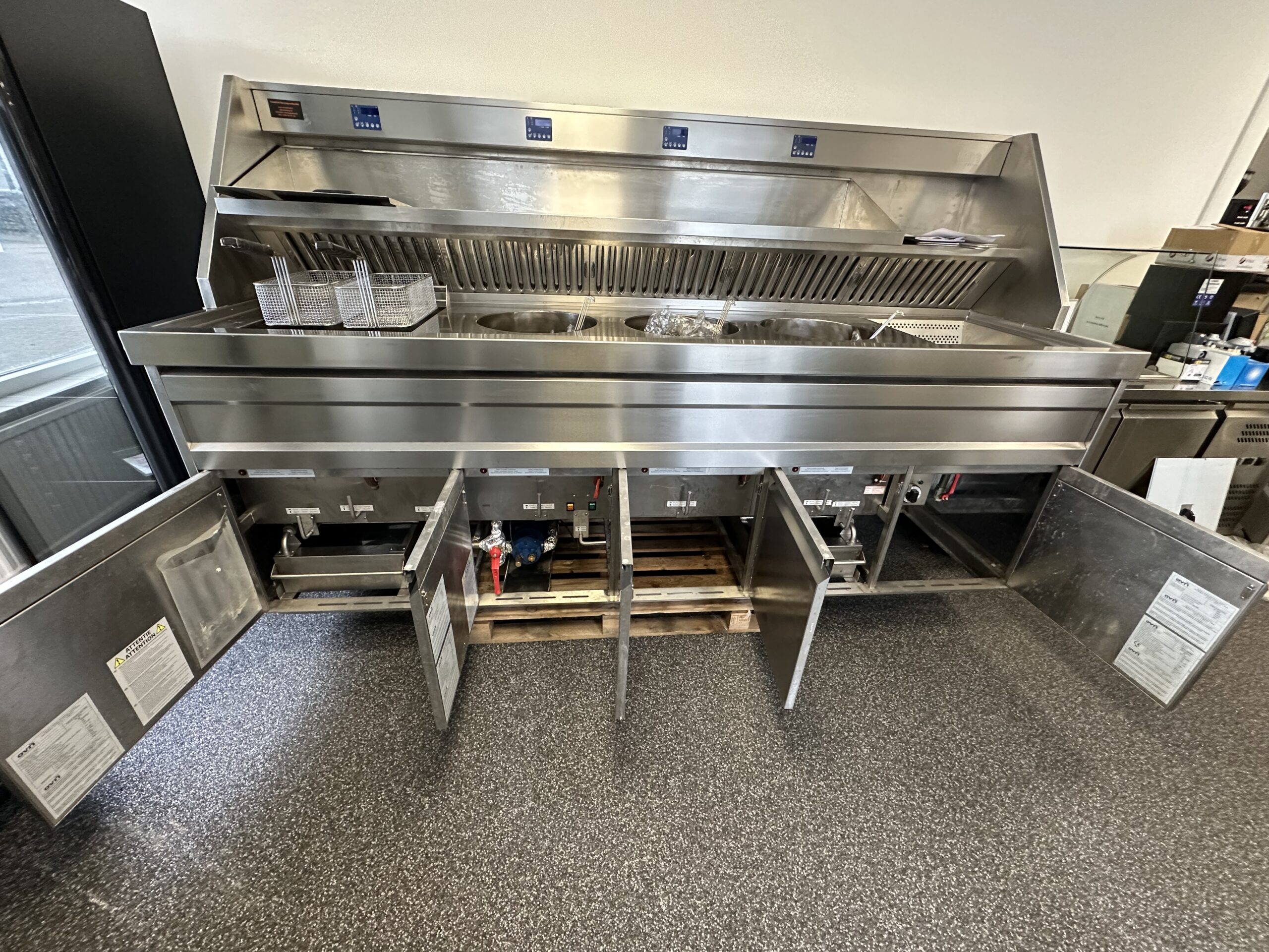 Hakto bakwand 3 rond 1 vierkant met vetpomp, frietuitschepbak.