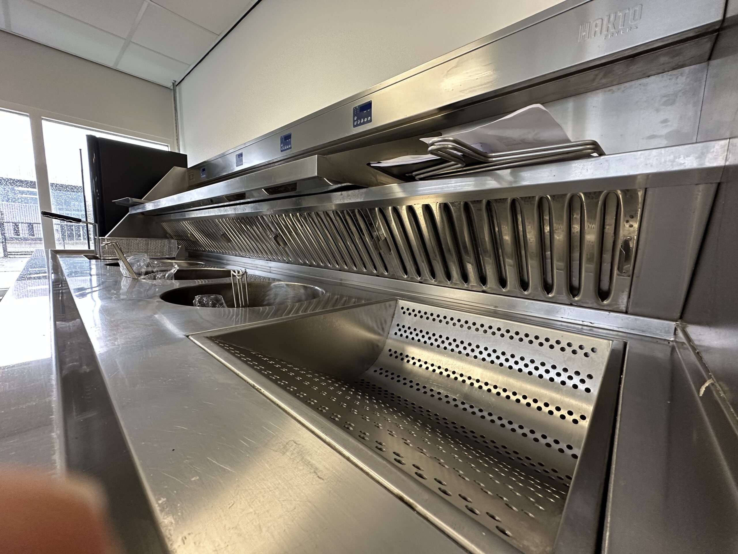 Hakto bakwand 3 rond 1 vierkant met vetpomp, frietuitschepbak.