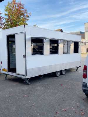 Complete Foodtruck met Nederlands Kenteken – Professioneel Ingericht – Direct Beschikbaar